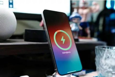 公坡镇苹果15换屏服务分享用什么充电器给iPhone15充电更好 